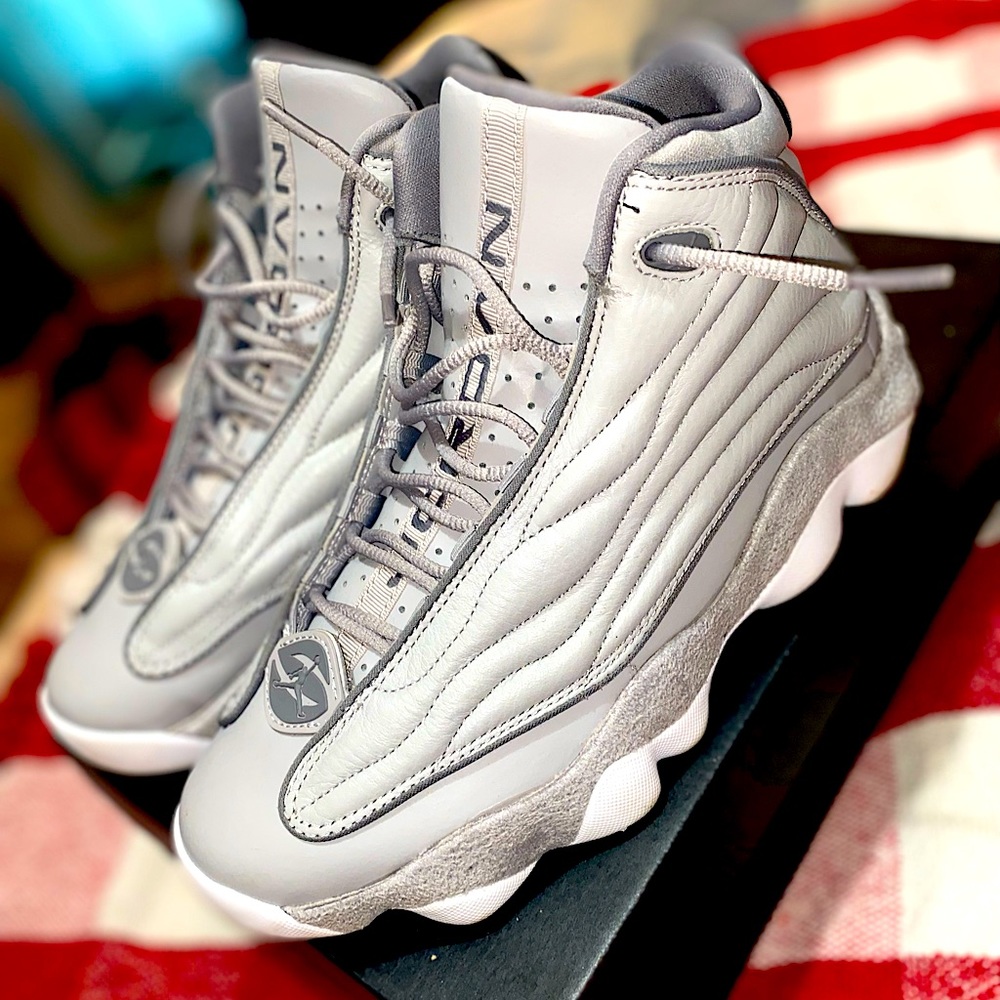 9 WOMENS…or 7.5 MENS/YOUTH JORDAN PRO STRONG